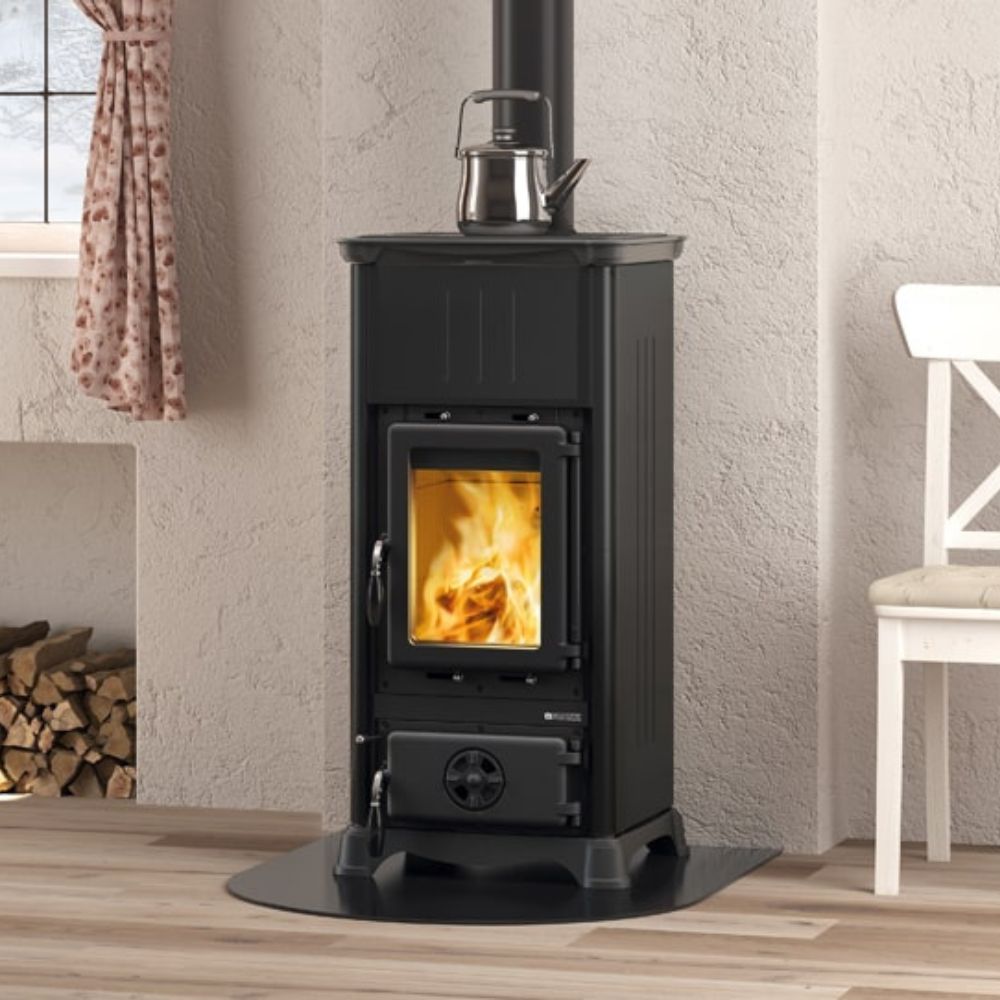 Italiaanse houtkachel met kookplaat La Nordica Emiliana zwart, 6.5kW |  |  |